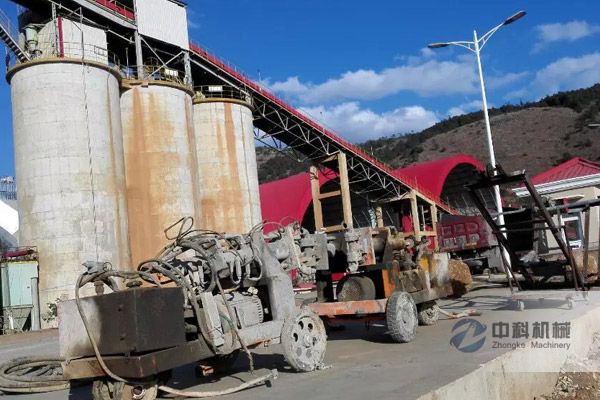 云南大理保山水泥廠(chǎng)注漿施工現(xiàn)場(chǎng)