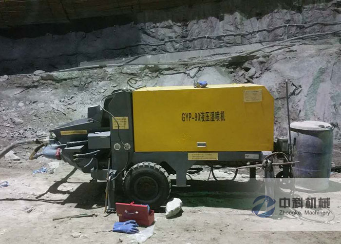 中國(guó)水電六局承建地下廠房系統(tǒng)工程液壓濕噴機(jī)施工現(xiàn)場(chǎng)